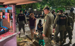 Baca juga : Cegah Bocor, Satpol PP Gerak Sendiri Gedor Warkop Remang-Remang di GOR dan Candi Amankan Miras dan Pemandu Lagu