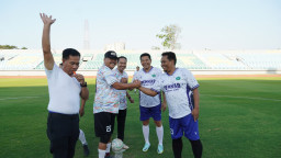 Baca juga : Cairkan Ketegangan Politik, Tim Bupati Dihajar DPRD Sidoarjo dengan Skor 3 - 1 Saat Berlaga di Stadion Gelora Delta