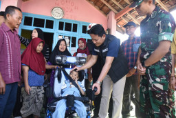 Baca juga : Senyum Syarif dan Nur Bukti Kepedulian di Sudut Segodobacang dan Kemuning Saat Bupati Subandi Beri Kursi Roda