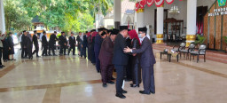 Baca juga : Rombak Besar-Besaran, 2 Posisi Kunci Bergeser Sekda Fenny Apridawati Jadi Asisten III, Benny Airlangga Pimpin DPMPTSP