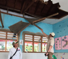 Baca juga : Diserang Rayap, Plafon SDN Gelang 2 Ambrol, 17 Siswa 6 Bulan Ngungsi ke Perpustakaan, Dewan Desak Perbaikan Total