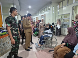 Baca juga : Sidak Ratusan Santri Keracunan Massal, Bupati Subandi Tegaskan Tak Ada Korban Jiwa, Siapkan Evaluasi Perizinan MBG