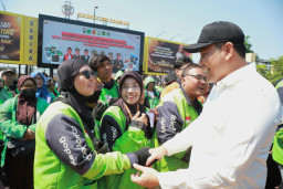 Baca juga : Wujud Kepedulian dan Solidaritas Almarhum Affan Kurniawan, Pemkab Sidoarjo Bagi 1.000 Paket Beras Bagi Pejuang Aspal