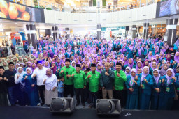 Baca juga : Gema Sholawat di Pusat Perbelanjaan Bersamaan Harlah PKB ke 25, Mendadak Lippo Mall Sidoarjo Berubah Jadi Lautan Jamaah