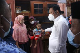 Wabup Sidoarjo Pastikan Balita Kelainan Anus Asal Tanggulangin Segera Dirujuk Lagi ke RSU dr Soetomo