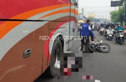 Pemotor Asal Kediri Tewas Tersenggol Motor Terlindas Bus Di JL Raya Surabaya - Mojokerto