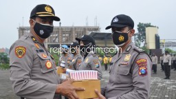 Mulai Terapkan PPKM, Kapolresta Sidoarjo Bekali Anggota dengan Probiotik dan Vitamin
