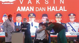 Pj Bupati Sidoarjo Tak Merasakan Sakit Saat Suntik Vaksin, Selama Observasi Tak Ada Gejala