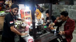 Angkringan Warso Kemangsen, Wedang Jahe Dan Sambel Nasi Kucing Khas Makanan Solo Kuatkan Imun Konsumen