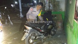 Ngantuk, Smash Tabrak Panther Hendak Belok di Jenangan Ponorogo