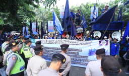 Ratusan Buruh Luruk Disnaker dan Dewan, Tuntut Pembatalan PHK Puluhan Karyawan PT APP