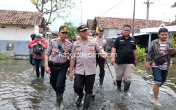 Sebulan Banjir Kepung Kedungbanteng dan Banjarasri, Kapolresta Sidoarjo Cek Lokasi Banjir