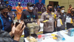 Asyik Nikmati Tembakau Gorila di Apartemen, Polresta Sidoarjo Ringkus Warga Palestina dan Pemuda Sedati