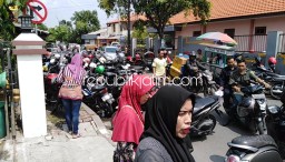 Picu Kemacetan, Pengunjung Keluhkan Larangan Parkir di Halaman Pengadilan Agama Sidoarjo