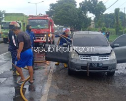 Korsleting, Mobil Anggota Polisi Nyaris Terbakar Saat Melintas By Pass Krian