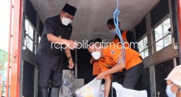 Pj Bupati Sidoarjo Kirim Bantuan Beras 3,75 Ton Untuk Warga Dua Desa Korban Banjir