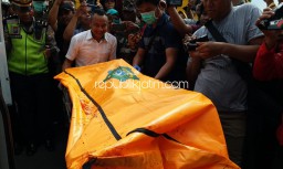 Di Rumah Sendirian, Ibu Rumah Tangga di Gedangan Tewas Bersimbah Darah