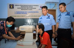 Didominasi Katarak, Puluhan Warga Binaan Lapas Porong Turut Screening Penyakit Mata Gratis