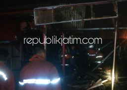Sebelas Kios Usaha di Sekitar Ramayana Bungurasih Sidoarjo Ludes Terbakar