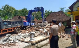 Lagi, Rumah TKW Senilai Rp 300 Juta di Ponorogo Dirobohkan Alat Berat