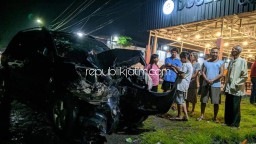 Tabrakan Adu Moncong Mega Pro Lawan Rush, Motor Hancur Dua Pelajar Selamat