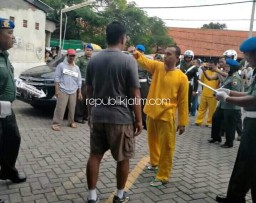 Tiga Tersangka Peragakan 15 Adegan Rekonstruksi Pembunuhan di Indomaret Wonoayu