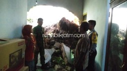 Rumah Warga Ponorogo Jebol Diterjang Longsor