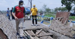 Wabup Sidoarjo : Jembatan Rusak Ditutup Sesek Bambu di Klantingsari Tarik Bisa Diperbaiki Pakai Dana PIWK
