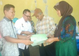 BPN Kediri Bagikan Ratusan Sertifikat Warga Blimbing