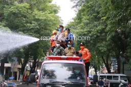 Cegah Covid-19, Forkopimda Ponorogo Kerahkan Ratusan Personil Gelar Penyemprotan Serempak