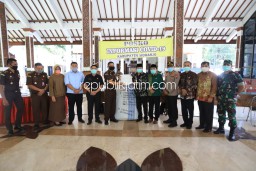 Lawan Covid-19, Kejari Sidoarjo Beri Bantuan APD Untuk Tenaga Medis