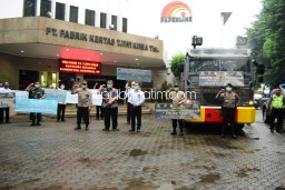 Tjiwi Kimia Pasok Disinfektan untuk Polresta Sidoarjo dan Dua Kecamatan