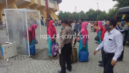 Antisipasi Covid-19, Polresta Sidoarjo Sterilisasi Ratusan Santri Ponpes Amanatul Ummah