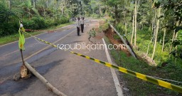Jalan Utama Ponorogo -Trenggalek Retak dan Ambles, Polisi Terpaksa Berlakukan Sistem Buka Tutup