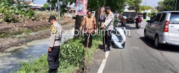 Talud Penahan Jalan Ponorogo - Wonogiri Ambles dan Retak Diberi Pembatas Polisi