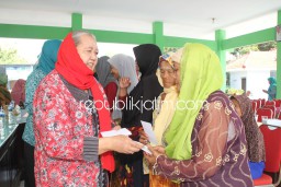 Ratusan Kaum Dhuafa Sidoarjo Terima Santunan Uang dan Sembako