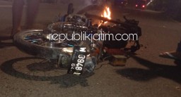 Tabrak Truk, Motor Arek Sukodono Terbakar Pengendara Tewas