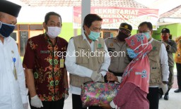 Cak Nur Apresiasi Warga Ploso Urunan Sembako untuk Keluarga Miskin Terdampak Covid-19