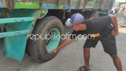 Motor Vario Mendahului Tersenggol, Pelajar 12 Tahun Terjatuh Tewas Tertabrak Truk di JL Raya Pilang