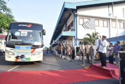 Bupati Sidoarjo Berangkatan 16 Bus Mudik Gratis PT Ecco Indonesia