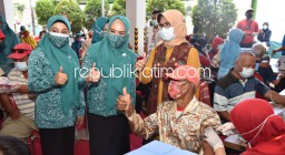 1.000 Lansia Asal Empat Kecamatan di Sidoarjo Jalani Vaksin Covid-19 Massal