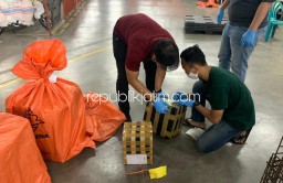 Dikirim Lewat Kantor Pos, Bea Cukai Juanda Amankan 540.320 Batang Rokok Polos dan Bercukai Palsu