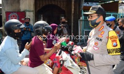 Cegah Covid-19, Polresta Sidoarjo Bagikan 3.000 Masker Peringati Hari Bhayangkara Ke 74