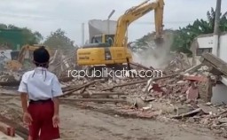 Dinilai Jadi Pemicu Banjir, Pemkab Sidoarjo Tertibkan Bangli di Kedungbanteng dan Banjarasri