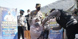 Memudahkan, Polresta Sidoarjo Vaksin Covid-19 Door to Door Datangi Rumah Warga