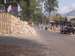 Material Ditaruh Sembarangan, 2 Proyek Tanpa Nama di Bungkal Dikecam Warga