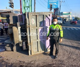 Tabrakan Beruntun, Dump Truk Seruduk Innova, Oleng Ditabrak Truk Terguling di Jalur Lingkar Timur