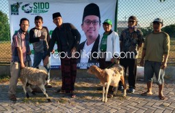 Bagikan Ratusan Kambing dan Sapi Kurban, Gus Muhdlor Konsisten Pesan Kurangi Plastik