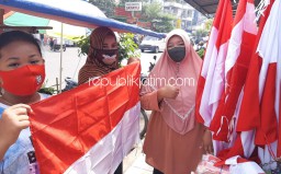 Melongok Geliat Pedagang Pernak-Pirnik 17 Agustus di Sekitar Pasar Krian