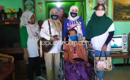 BHS Bantu Kursi Roda Warga Tulangan yang Lumpuh Selama 12 Tahun